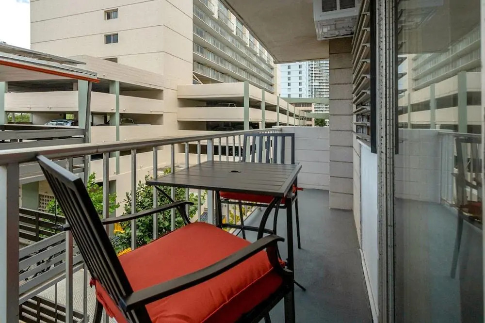 Lewers Street - Suite 401