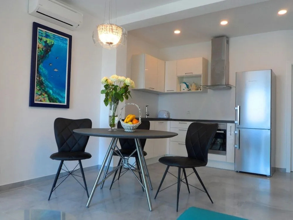 Apartments by the sea Makarska - 21425