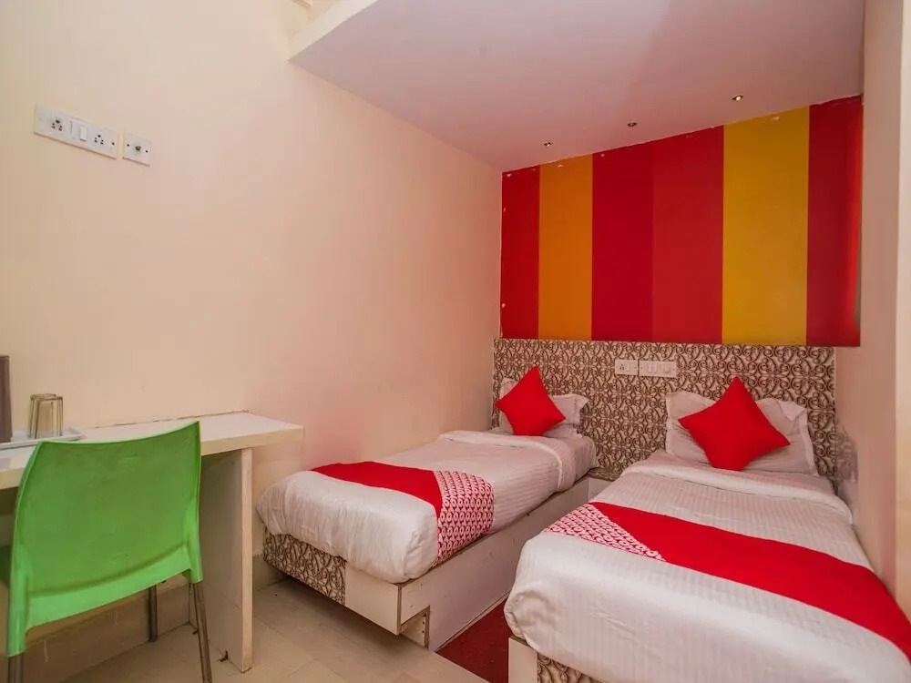 Bheemudu Hotel by OYO Rooms