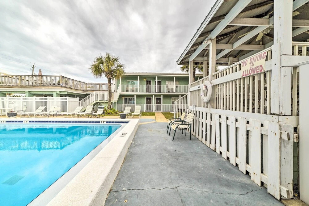 Beachfront PCB Studio: Pool, Patio & Deck Access!
