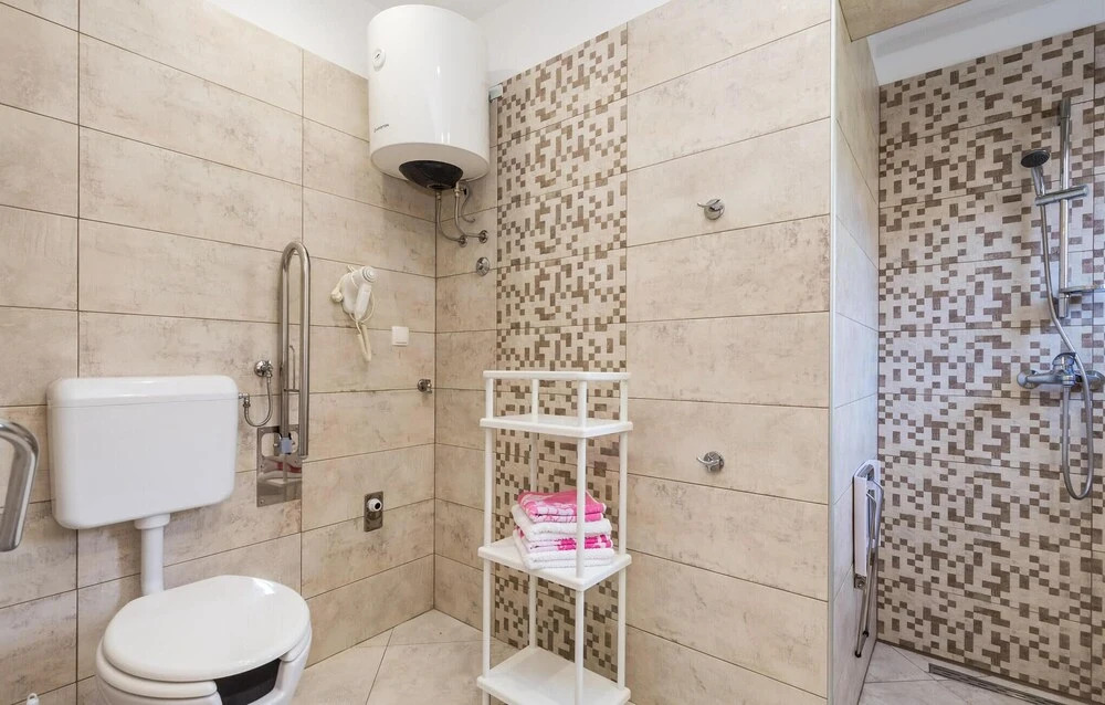 Beautiful Apartment in Rukavac With Wifi