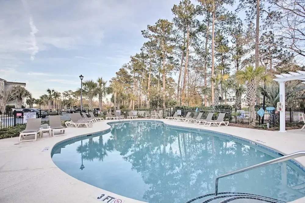 6 Mi to Boardwalk: Condo w/ Pool in Myrtle Beach