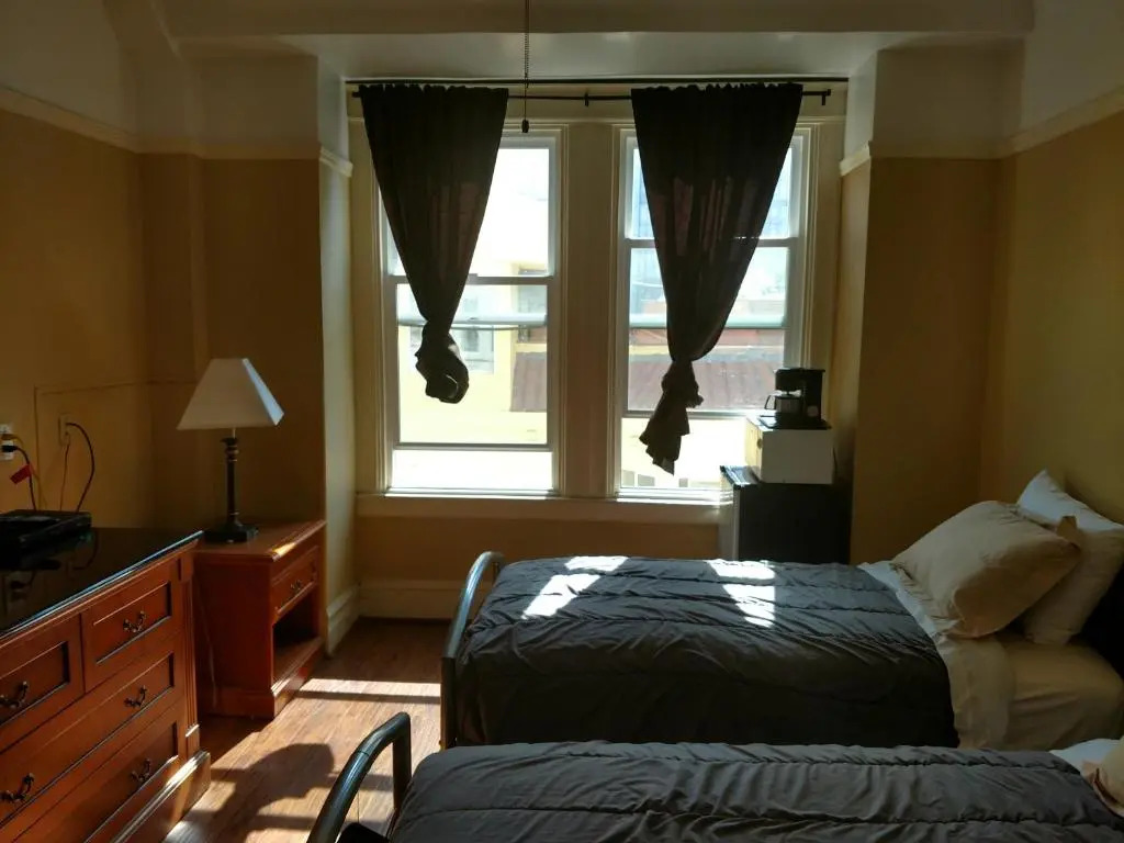 Yale Hotel
