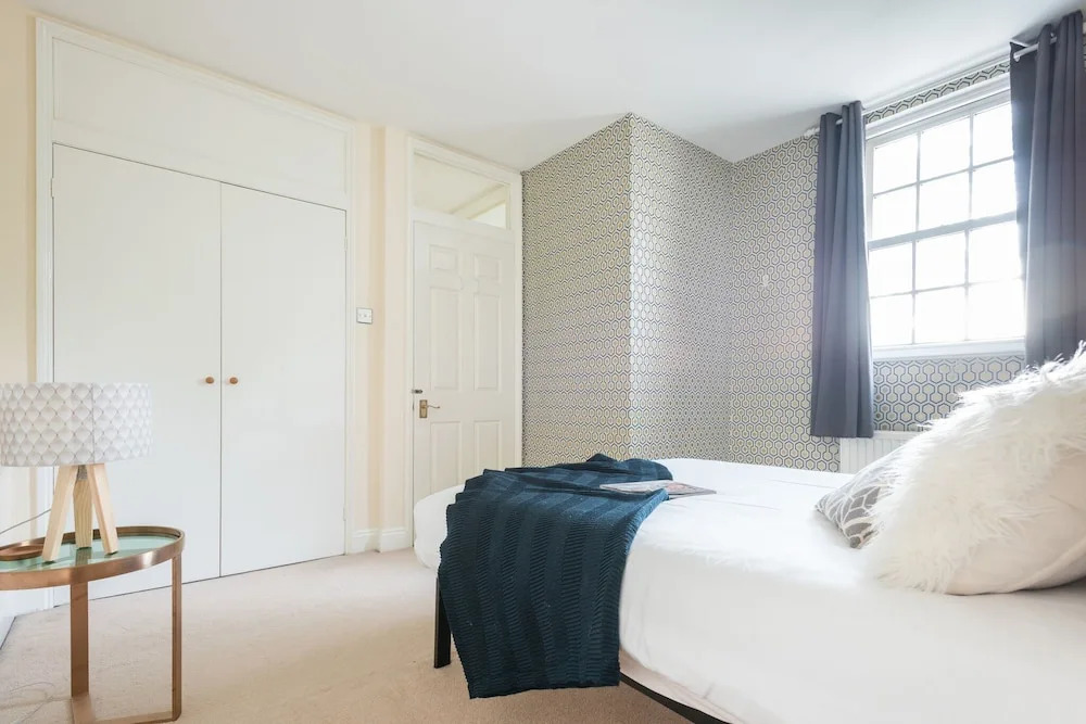 The Lapis Lounge - Large 3bdr House at River Avon - Sleeps 8