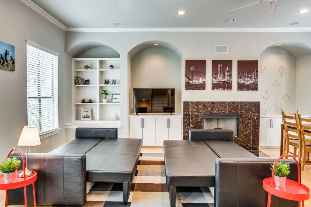 Stylish Three-story Oak Lawn House
