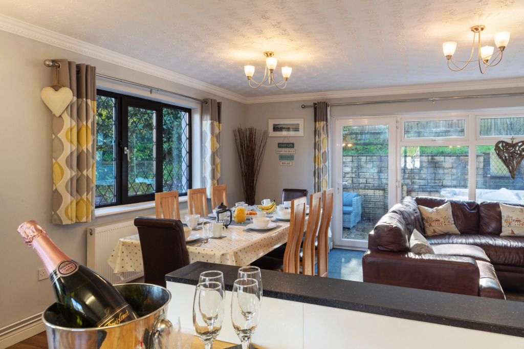 Hazelglade Cottage - Hot Tub, Games Room, Pet Friendly