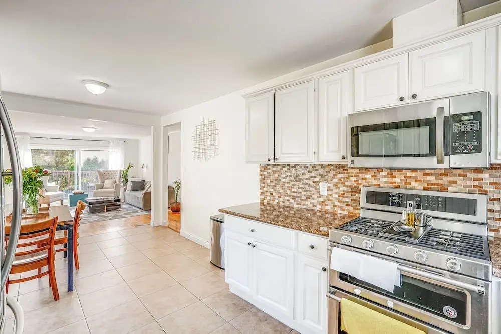 Charming Oakland Home w Fireplace & Deck