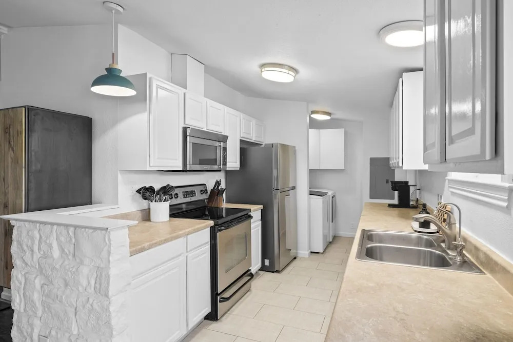 10 Bedroom | Pool | Hot tub | Pickleball | Firepit
