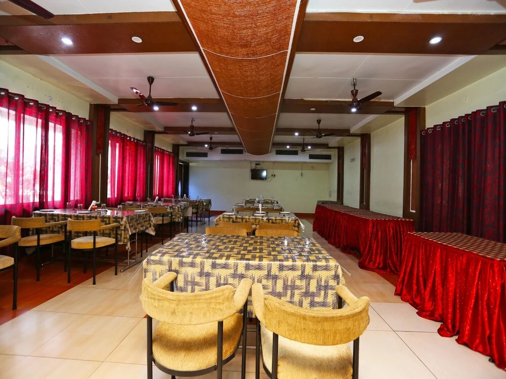 OYO 15468 Hotel Sharda
