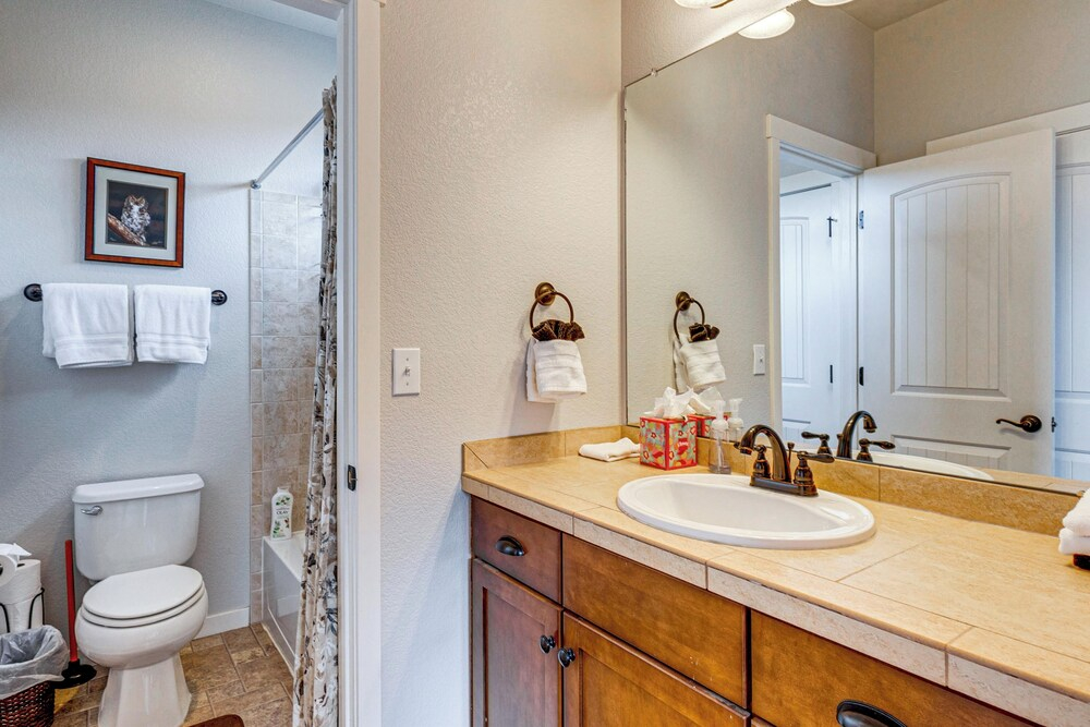 Granby Home w/ Hot Tub + Ski, Golf & Pool Access