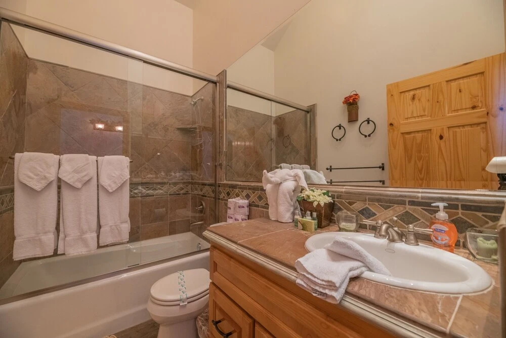 Bearfoot Bungalow - Premium And Spacious Home Close To The National Forest And The Village. 4 Bedroom Home
