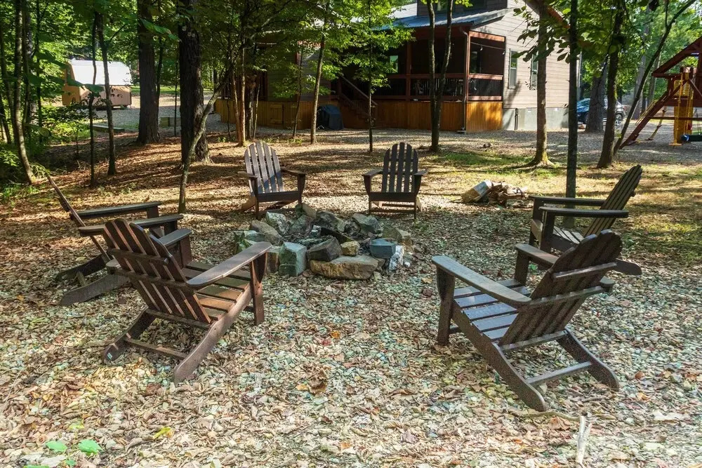 Broken Bow Cabin w/ Hot Tub & Outdoor Fireplace!