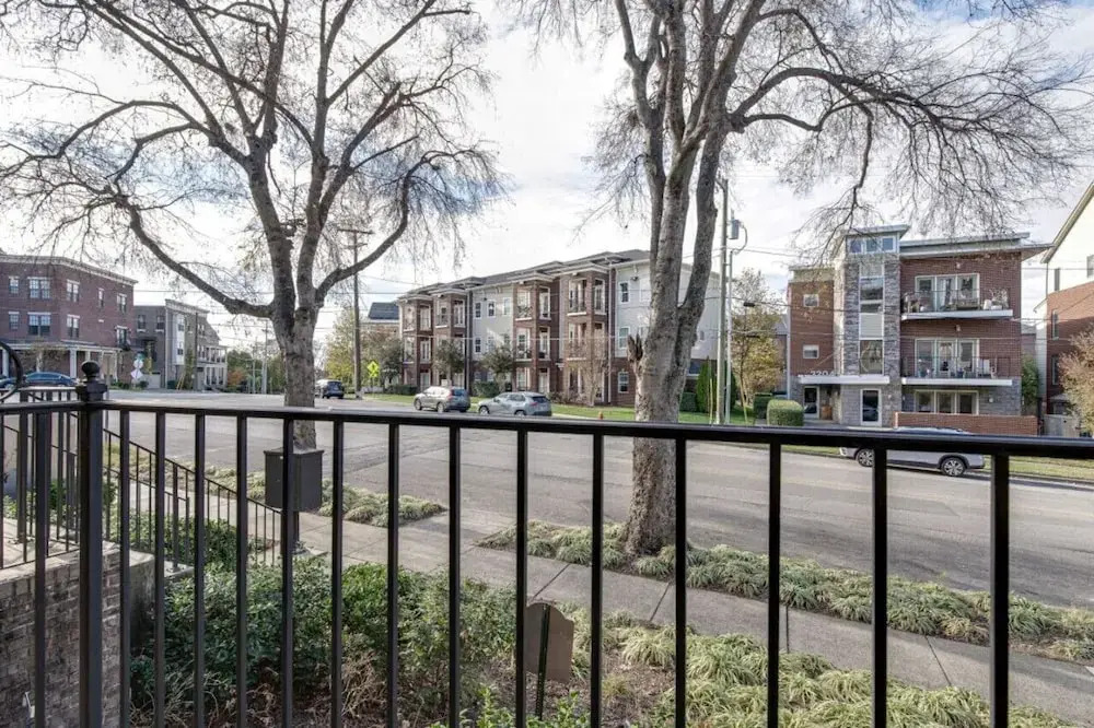 Dolly Would - Near Music Row King Beds