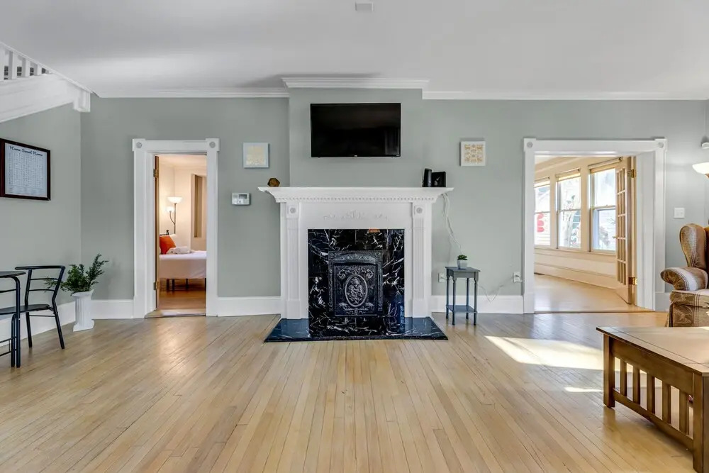 Magnolia Manor - Private Backyard - Close to Downtown