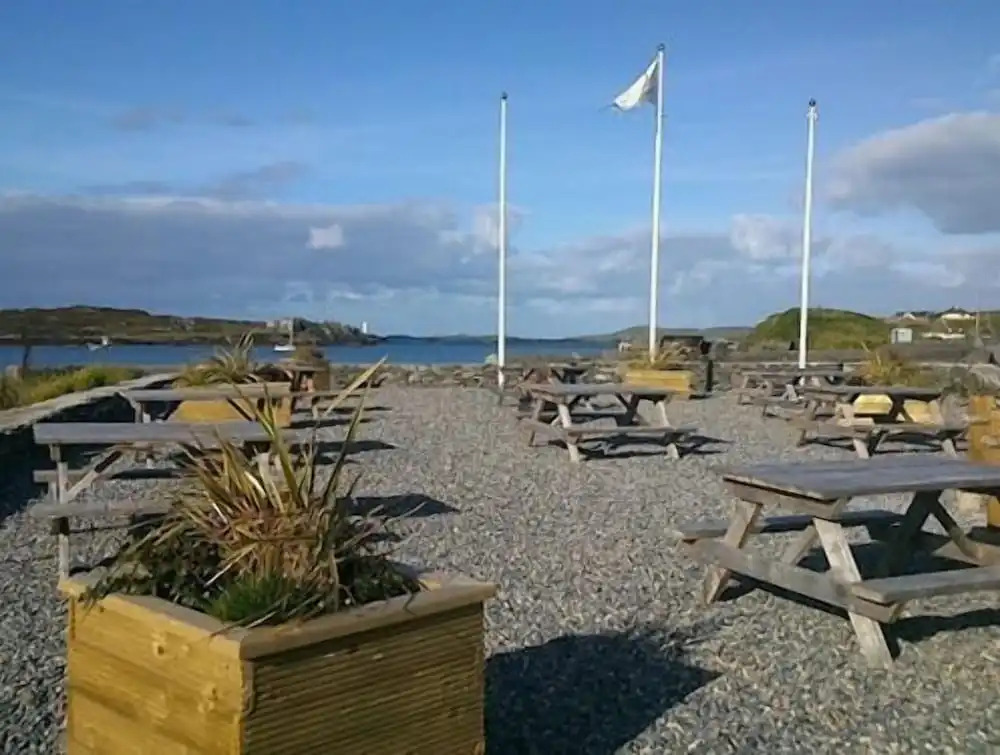 The Beach Days Bar & B&B