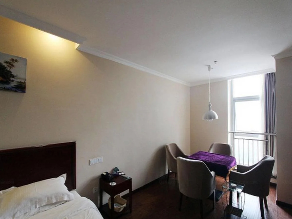 GreenTree Inn ChongQing Yuzhong LiangLuKou Subway Station Express Hotel