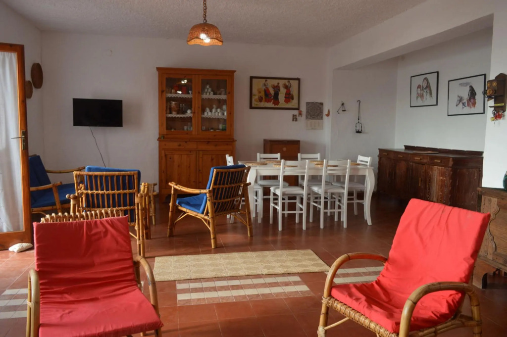 Seafront holiday home twenty meters from the western shore of Sardinia in S'archittu Beach-Casa del Giglio
