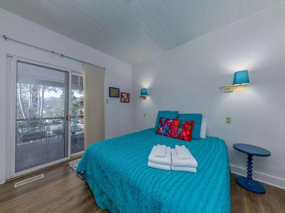 Hill Top Mountain View - Four Bedroom Cabin with Hot Tub