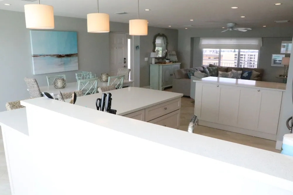 Jamaica Royale - 804 - 2 Br Condo
