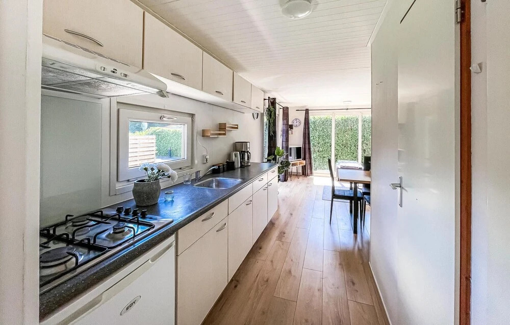 Awesome Home In Heinkenszand With Wifi