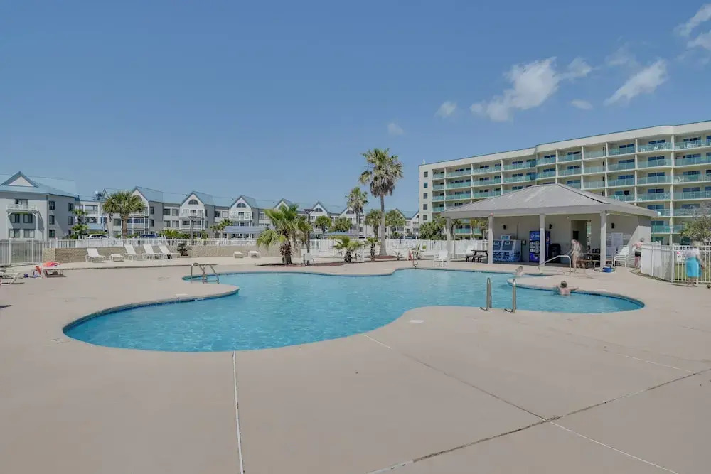 Gulf Highlands Getaway w/ 6 Pools & Beach Access