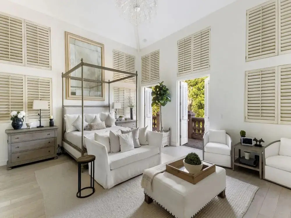 Carolwood - Modern Tuscan Villa With Rolling Lawns and Loggia in Holmby Hills