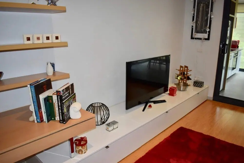 Spacious 1 Bedroom Apartment in the Heart of Melbourne's CBD