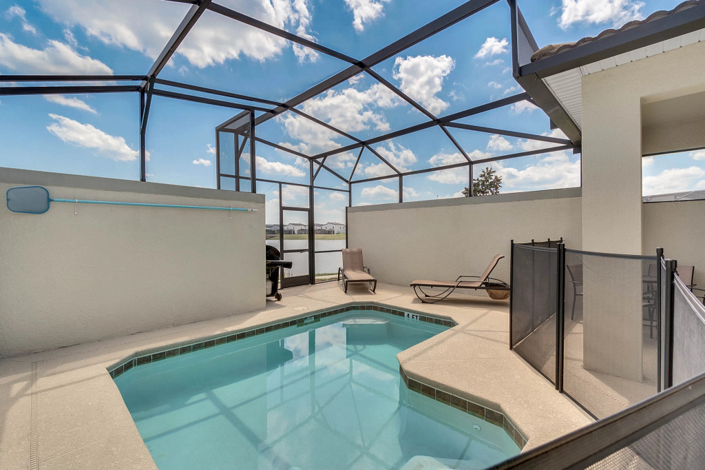 5 Bedrooms / 4 Bathrooms / Storey Lake (3133 PP), Kissimmee, US