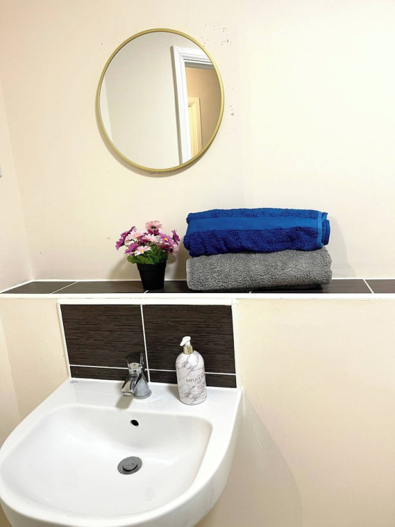 The Luxe Loft 2bed Apartment Free Parking, Fast Wifi & Netflix