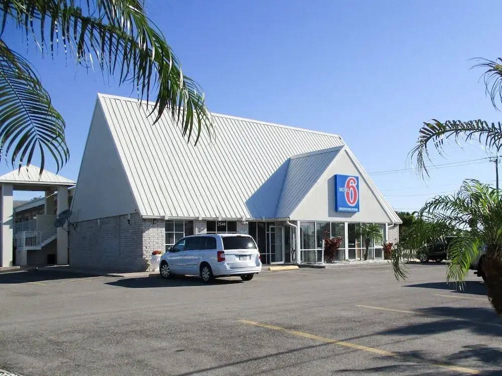 Studio 6-Englewood, FL