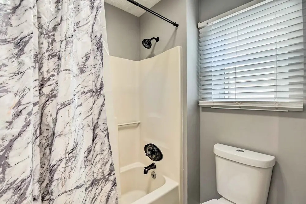Cozy Home w/ Yard ~ 12 Mi to Dtwn Nashville!