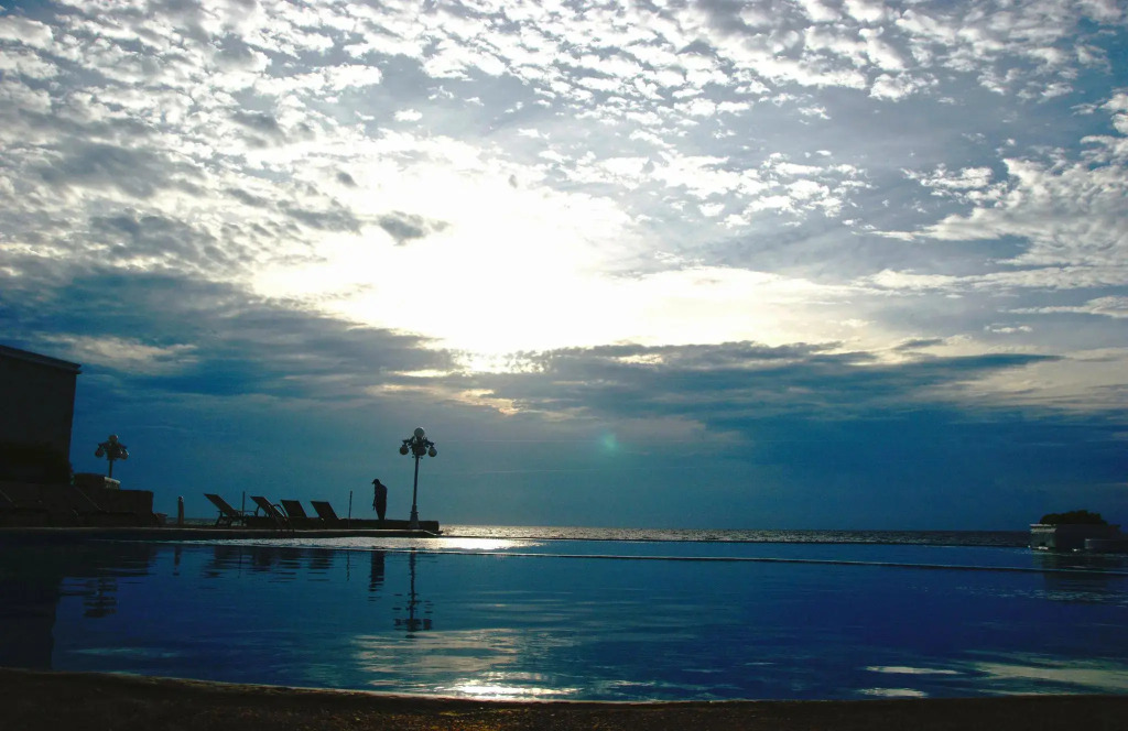Sea View - Ocean Front Only
