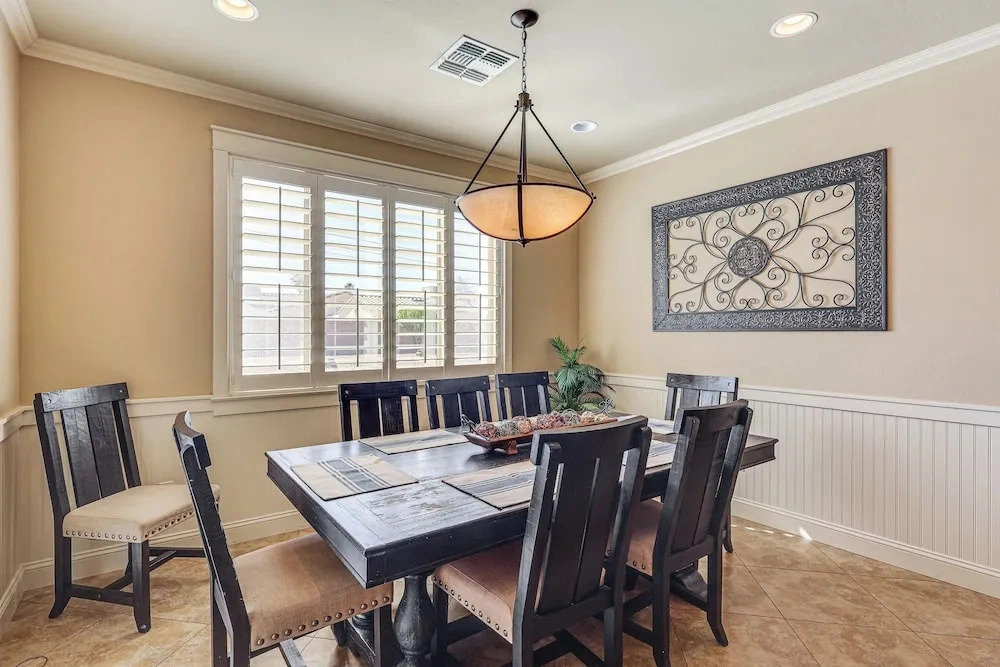 Ultimate Havasu Escape: Spacious 4BR 2 King Suites