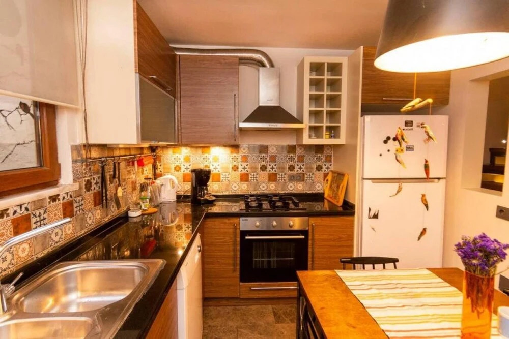Stylish Home With a Book Collection Near Taksim