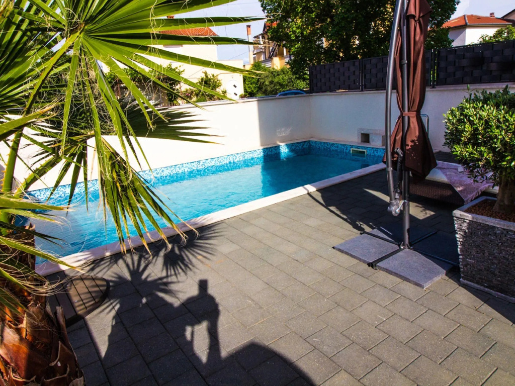 Modern Apartment in Šilo with Private Swimming Pool