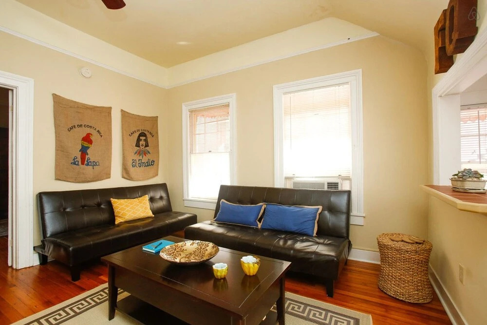 Large 1BR w Pool in Heart of FQ and Bourbon - NOLA