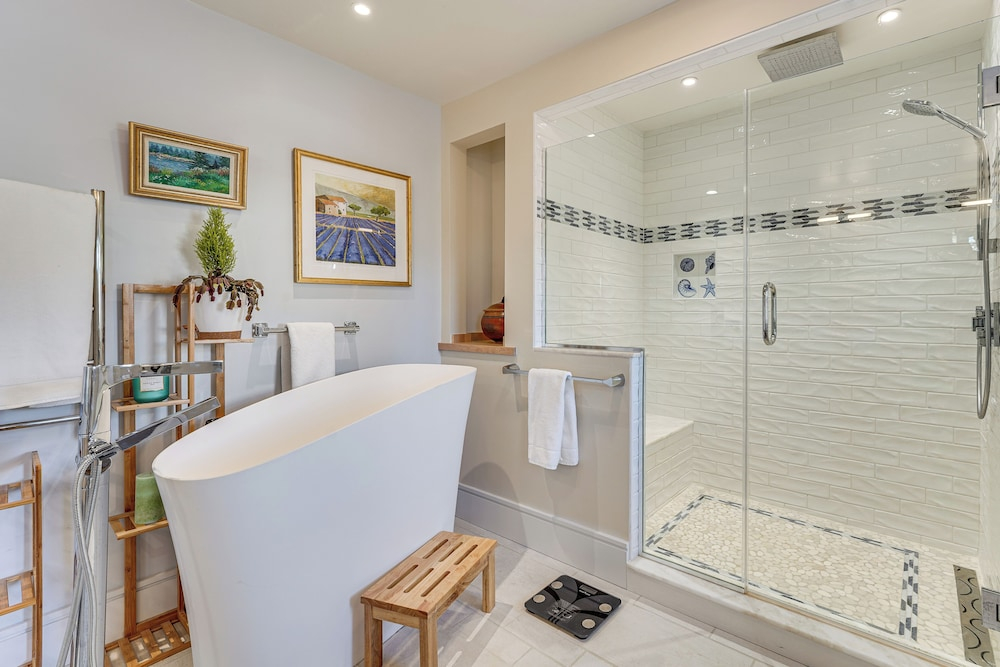 u003c 1 Mi to Port Clyde Village: Modern Retreat