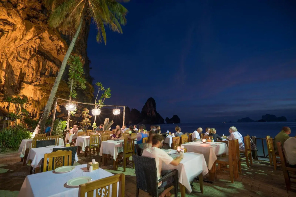 Tonsai Bay Resort
