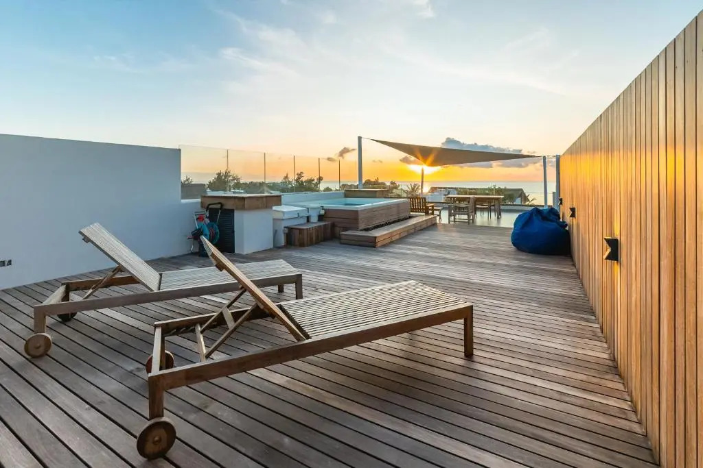 Penthouse 13 - One Bay Residence with private rooftop terrace and dip in pool