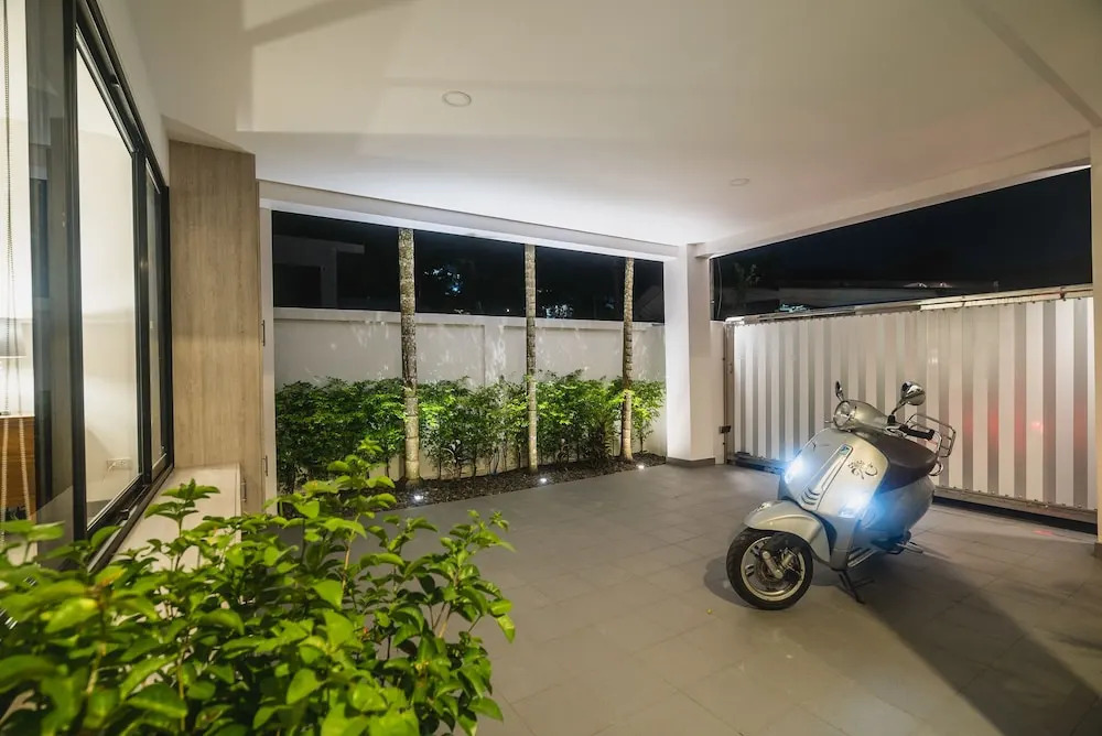 Villa White Pool