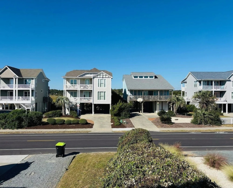 Summer Sandcastle 5 Bedroom Home by RedAwning