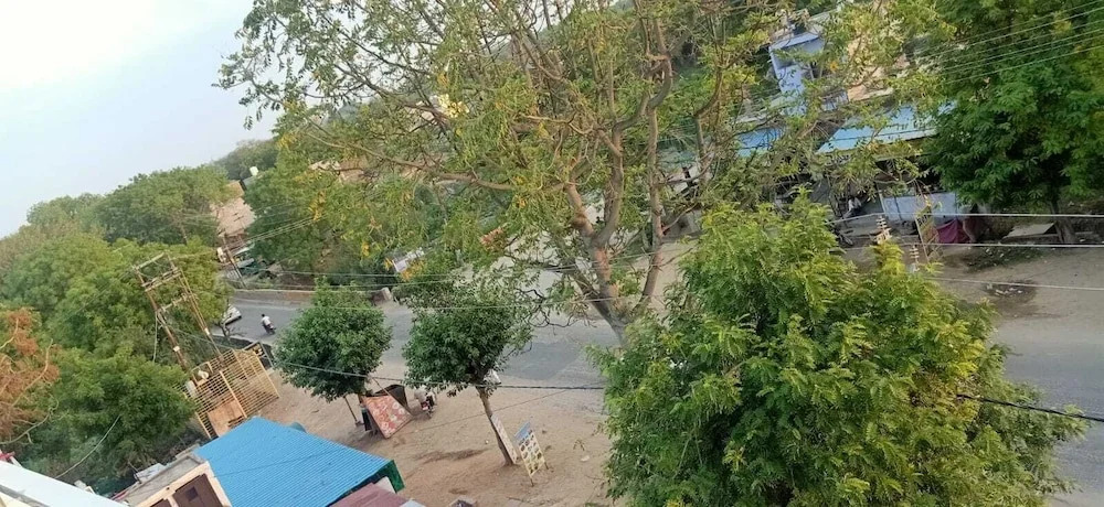 Brajdham Hotel Barsana