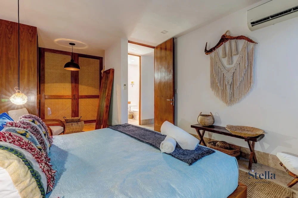 Private Rooftop 1BR Condo with Stunning Common Areas by Stella Rentals