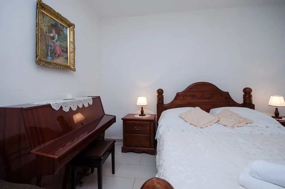 VILLA BARETIC