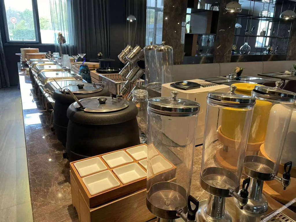 Orange Hotel  (Shanghai Hongqiao Railway Station Store)