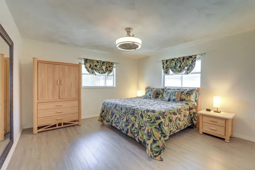 Sarasota House w/ Private Pool - 4 Mi to Beach!