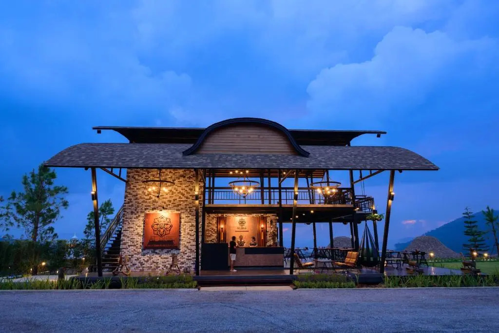At Tree Resort