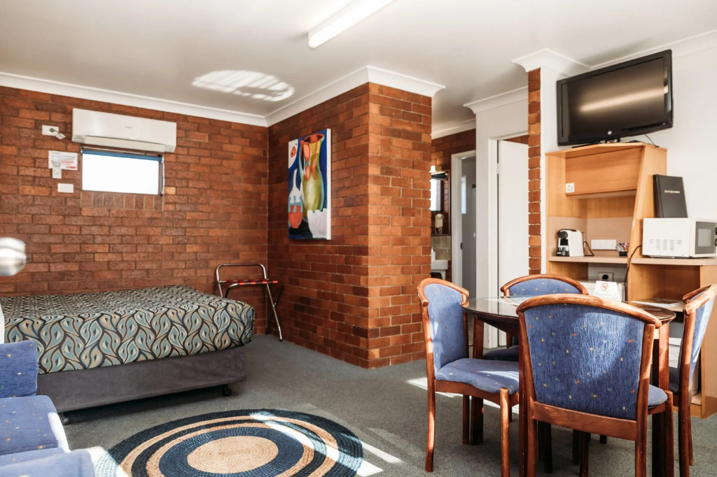 Country Pathfinder Motor Inn