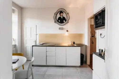 Bond Apartment