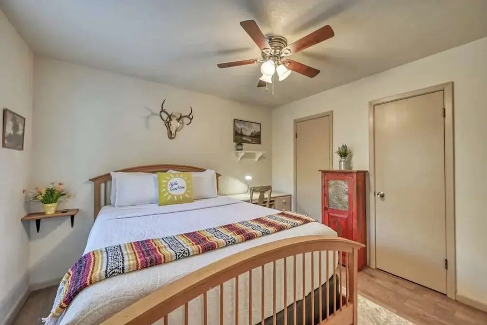 Kerrville Hidden Gem With Firepit and Grill - Great Location